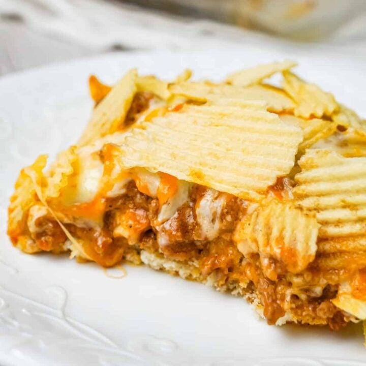 Cheeseburger Casserole with Potato Chips is an easy ground beef dinner recipe with a Bisquick base loaded with hamburger meat, diced onions, tomatoes and cheese all topped with ruffled potato chips.