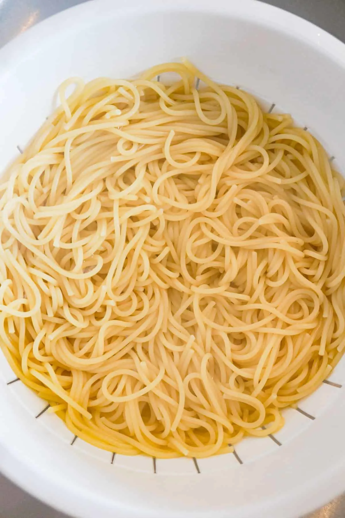 cooked spaghetti in a colander 