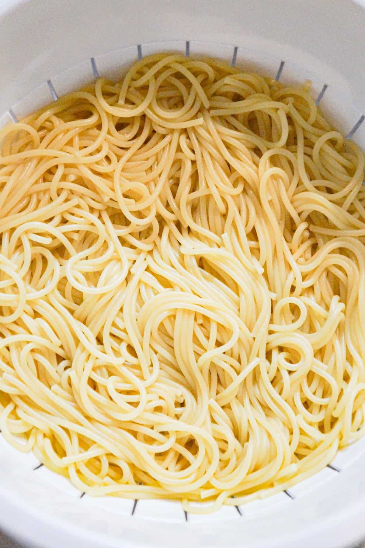 cooked spaghetti in a colander