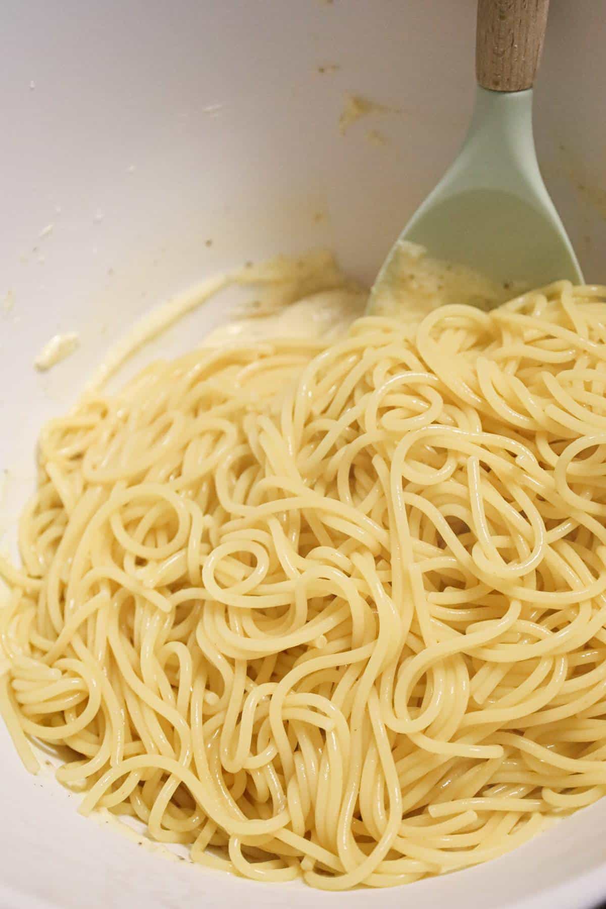 cooked spaghetti in a mixing bowl