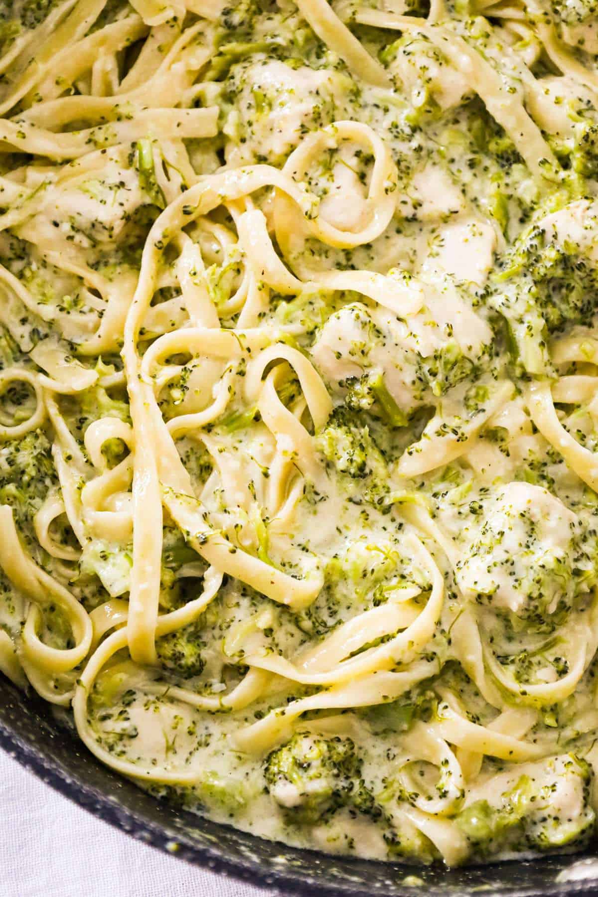Chicken Broccoli Alfredo is a creamy garlic pasta dish loaded with chicken breast chunks, broccoli and parmesan cheese.