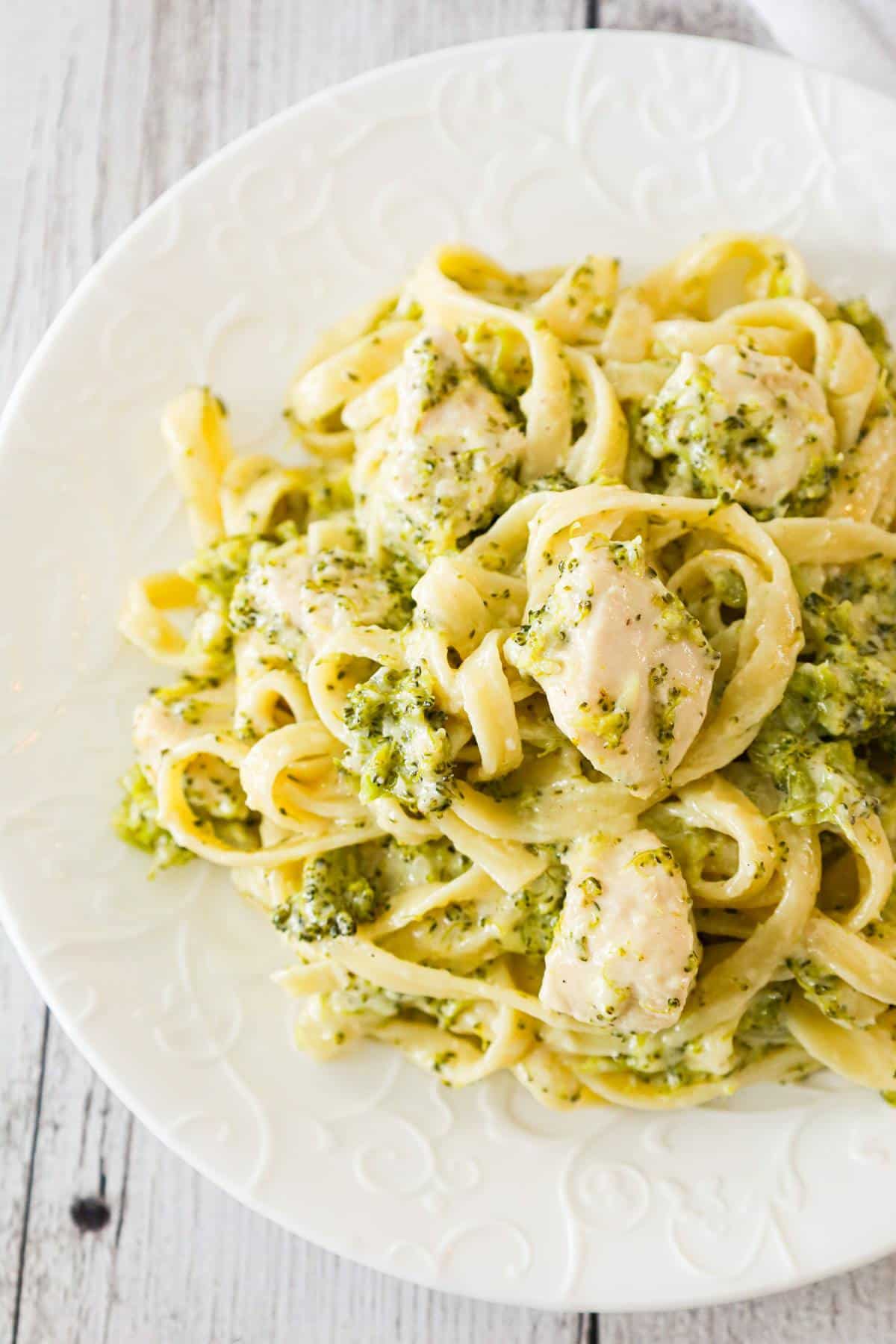 Chicken Broccoli Alfredo is a creamy garlic pasta dish loaded with chicken breast chunks, broccoli and parmesan cheese.