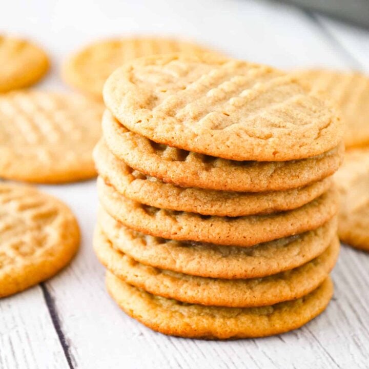 3 Ingredient Peanut Butter Cookies are chewy and delicious peanut butter cookies made using just peanut butter, brown sugar and an egg.