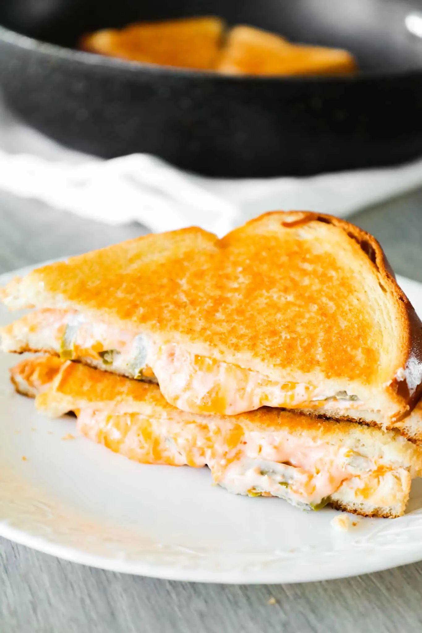 Jalapeno Popper Grilled Cheese is an easy lunch or dinner recipe loaded with shredded cheddar cheese, cream cheese, sour cream and jalapeno slices.