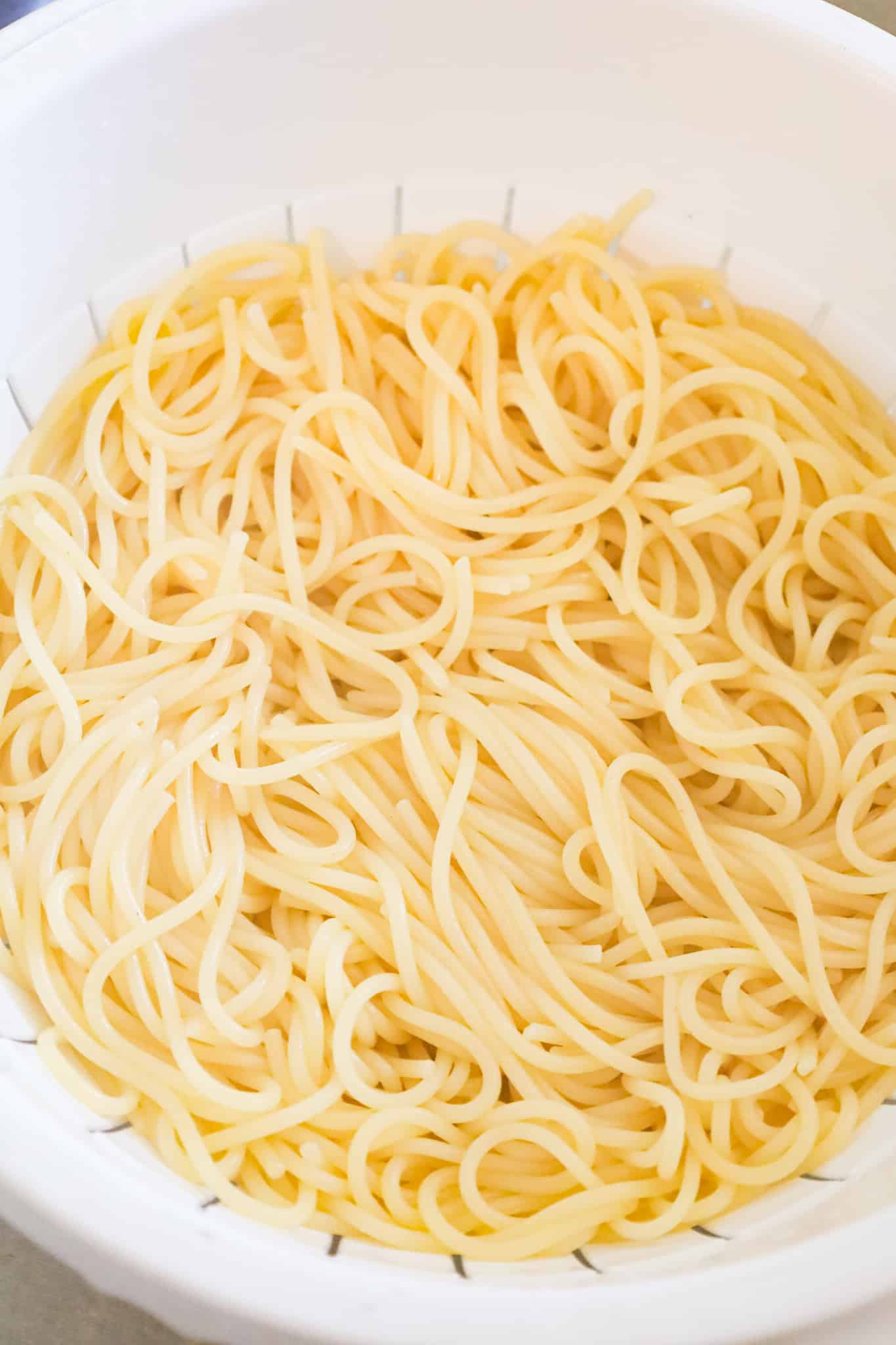 cooked spaghetti in a colander