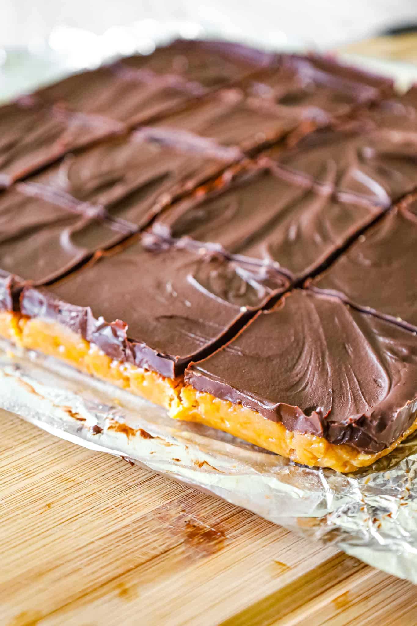 Peanut Butter Cornflake Bars are a decadent chocolate peanut butter dessert recipe made with corn syrup, crunchy peanut butter, crumbled cornflakes cereal and semi sweet chocolate chips.