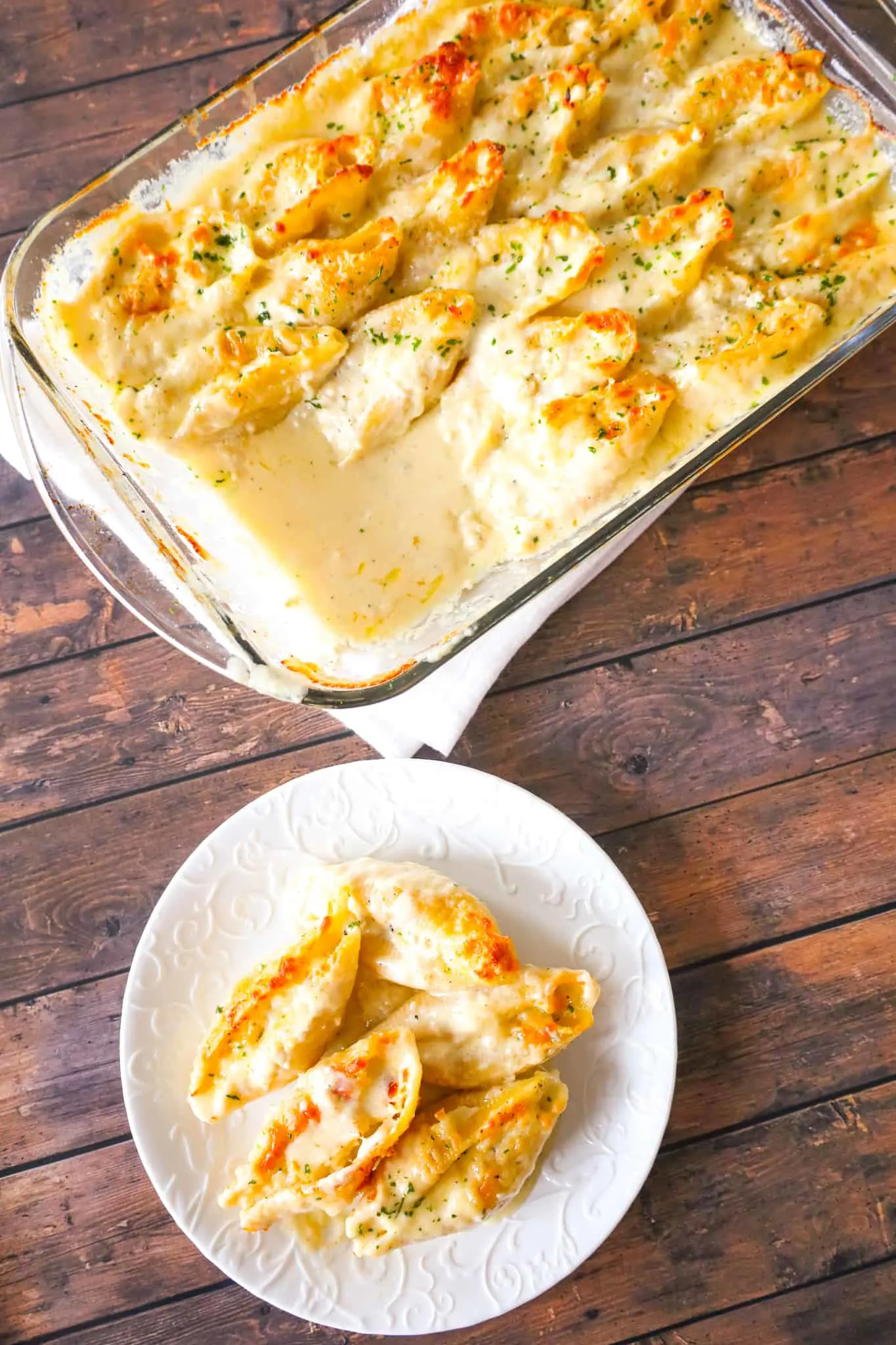Chicken Alfredo Stuffed Shells are a delicious baked pasta recipe loaded with ricotta cheese, shredded chicken, mozzarella and parmesan all in a creamy garlic sauce.