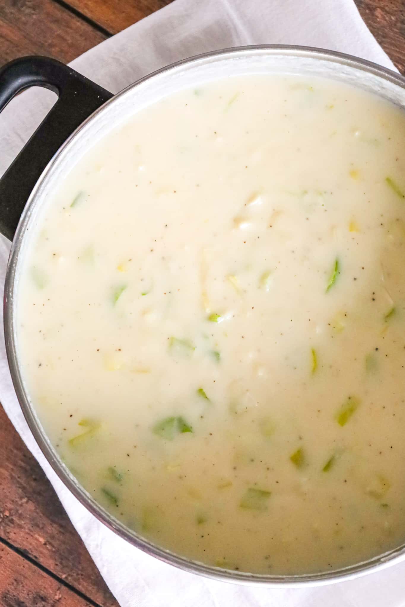 Easy Potato Leek Soup is a hearty soup recipe made with chopped leeks, instant mashed potatoes, chicken broth and milk.