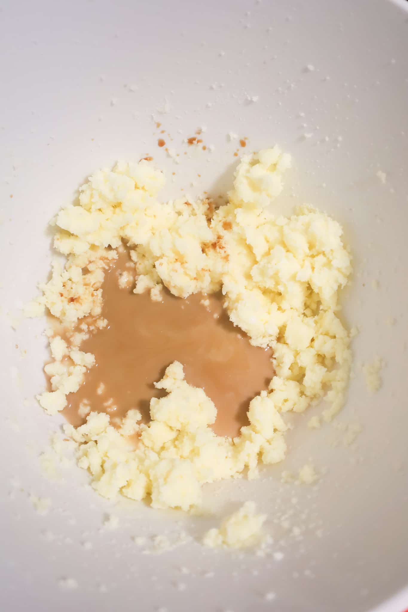 milk, vanilla extract, butter and sugar mixture in a mixing bowl