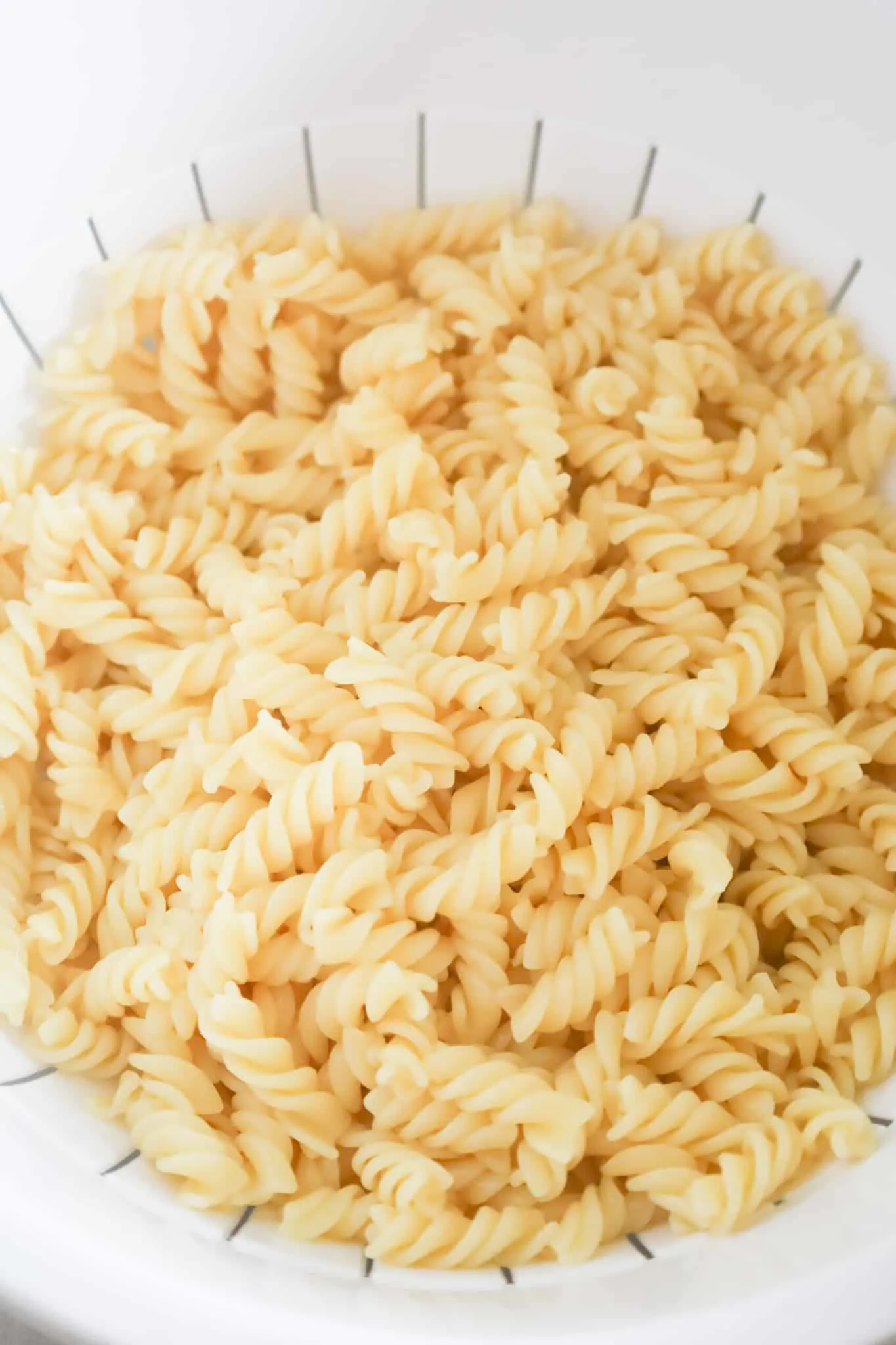 cooked fusilli in a colander