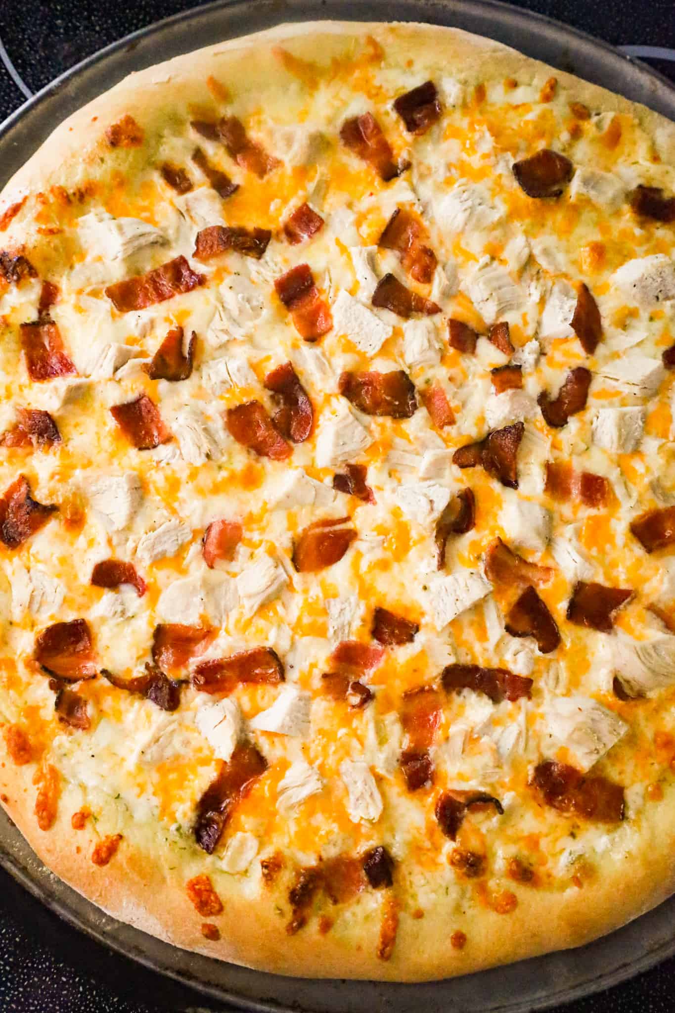 cooked chicken and bacon pizza