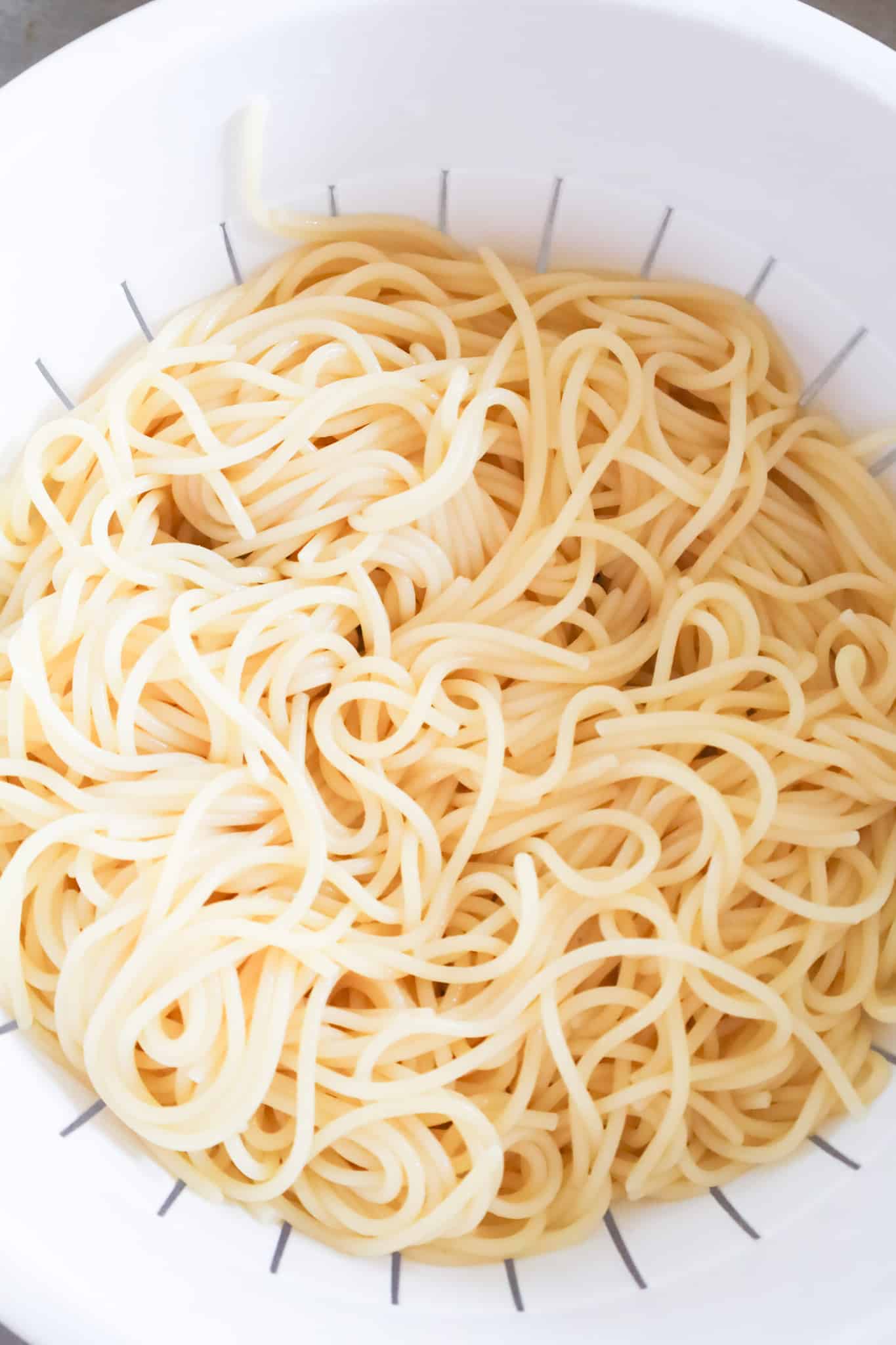 cooked spaghetti in a colander