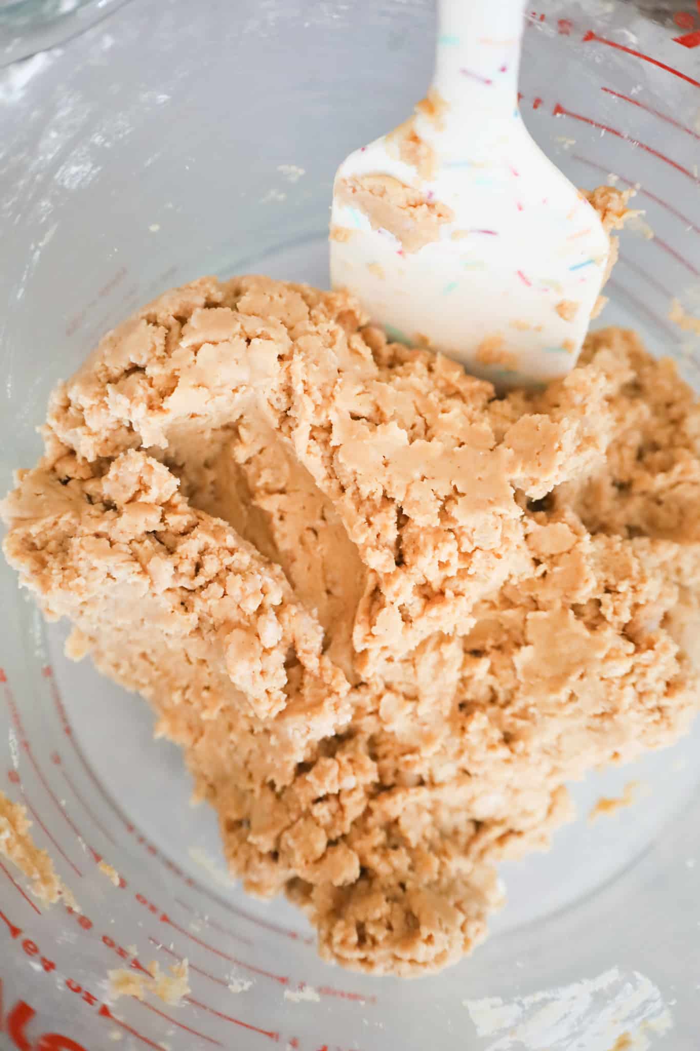 peanut butter and rice krispies mixture in a glas sbowl