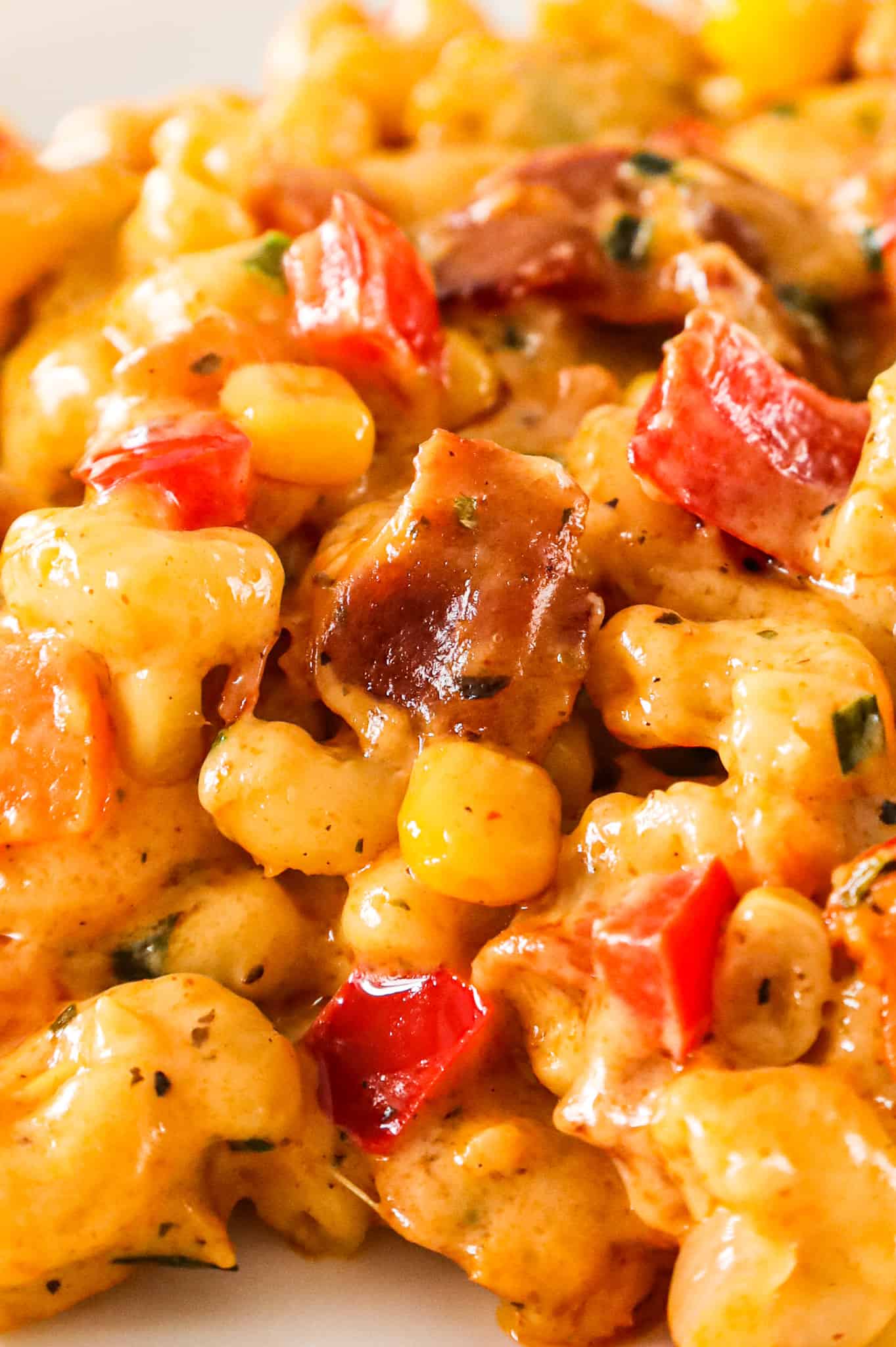 Cajun Mac and Cheese is a flavourful pasta recipe loaded with bacon, sweet potato, red bell peppers, Cajun seasoning, cheddar and Monterey Jack.