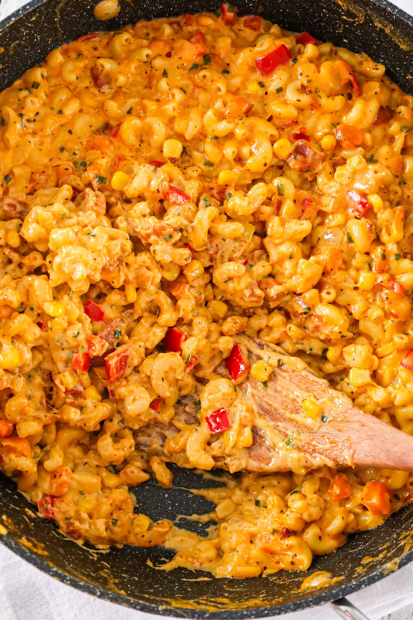 Cajun Mac and Cheese is a flavourful pasta recipe loaded with bacon, sweet potato, red bell peppers, Cajun seasoning, cheddar and Monterey Jack.