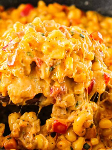 Cajun Mac and Cheese is a flavourful pasta recipe loaded with bacon, sweet potato, red bell peppers, Cajun seasoning, cheddar and Monterey Jack.
