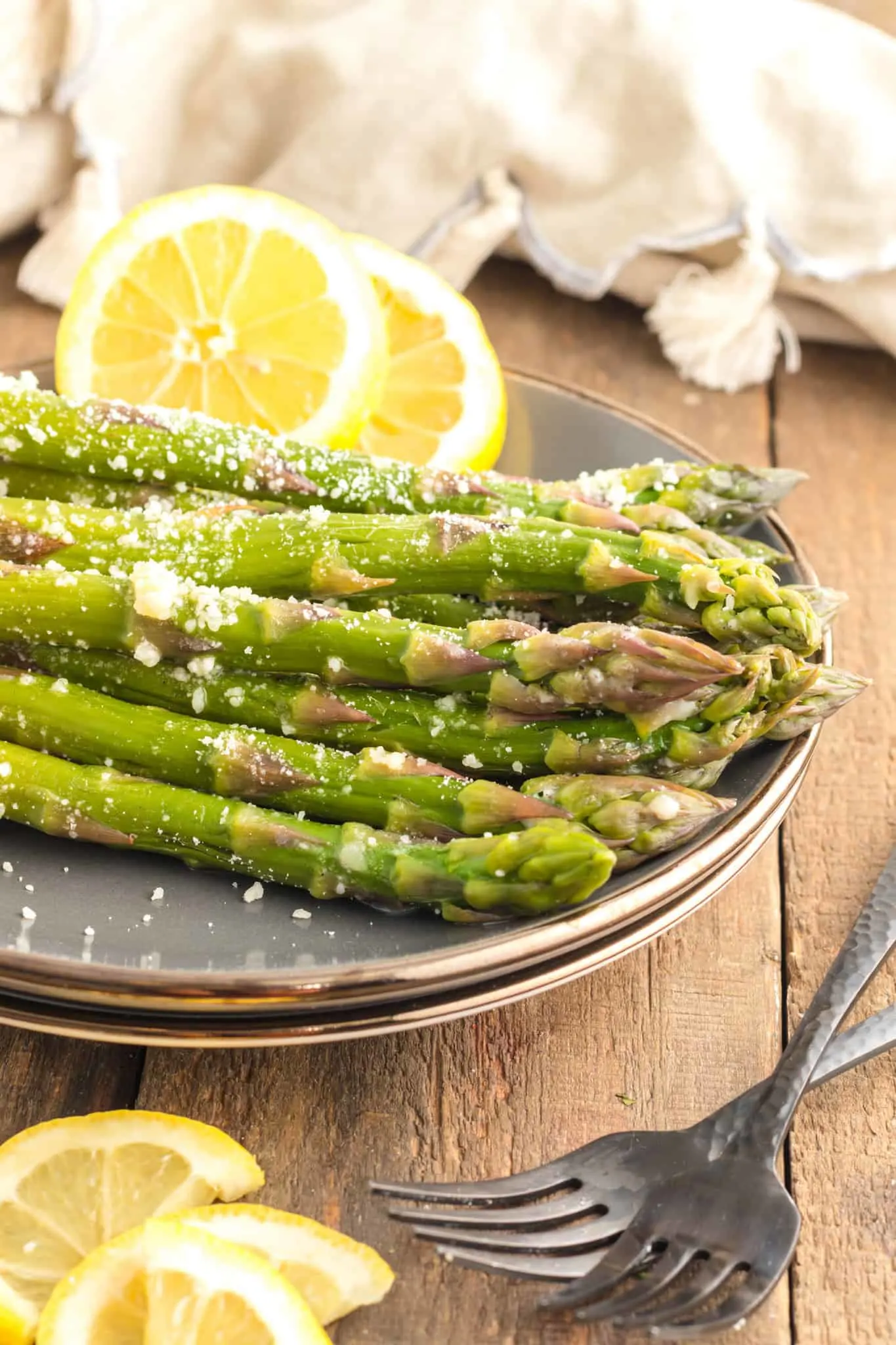 Instant Pot Asparagus has the perfect firm texture and can be deliciously seasoned with an optional garlic butter sauce, a squeeze of lemon, and a sprinkle of parmesan cheese. 