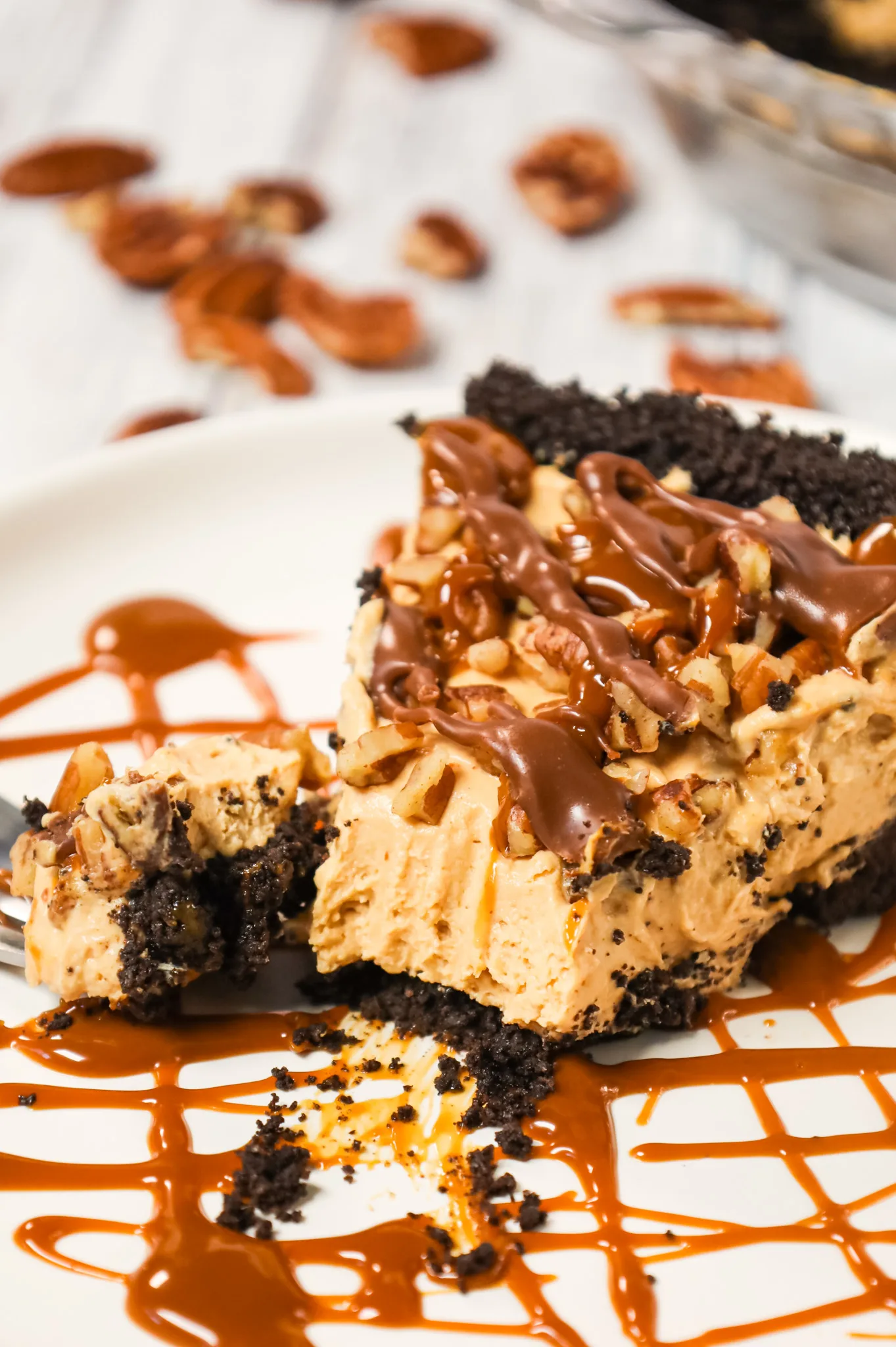 Turtle Pie is a delicious no bake cheesecake pie with in an Oreo crust and loaded with caramel sauce, milk chocolate and chopped pecans.