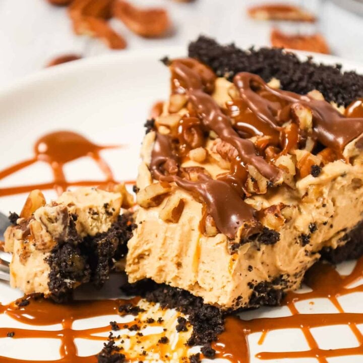 Turtle Pie is a delicious no bake cheesecake pie in an Oreo crust and loaded with caramel sauce, milk chocolate and chopped pecans.