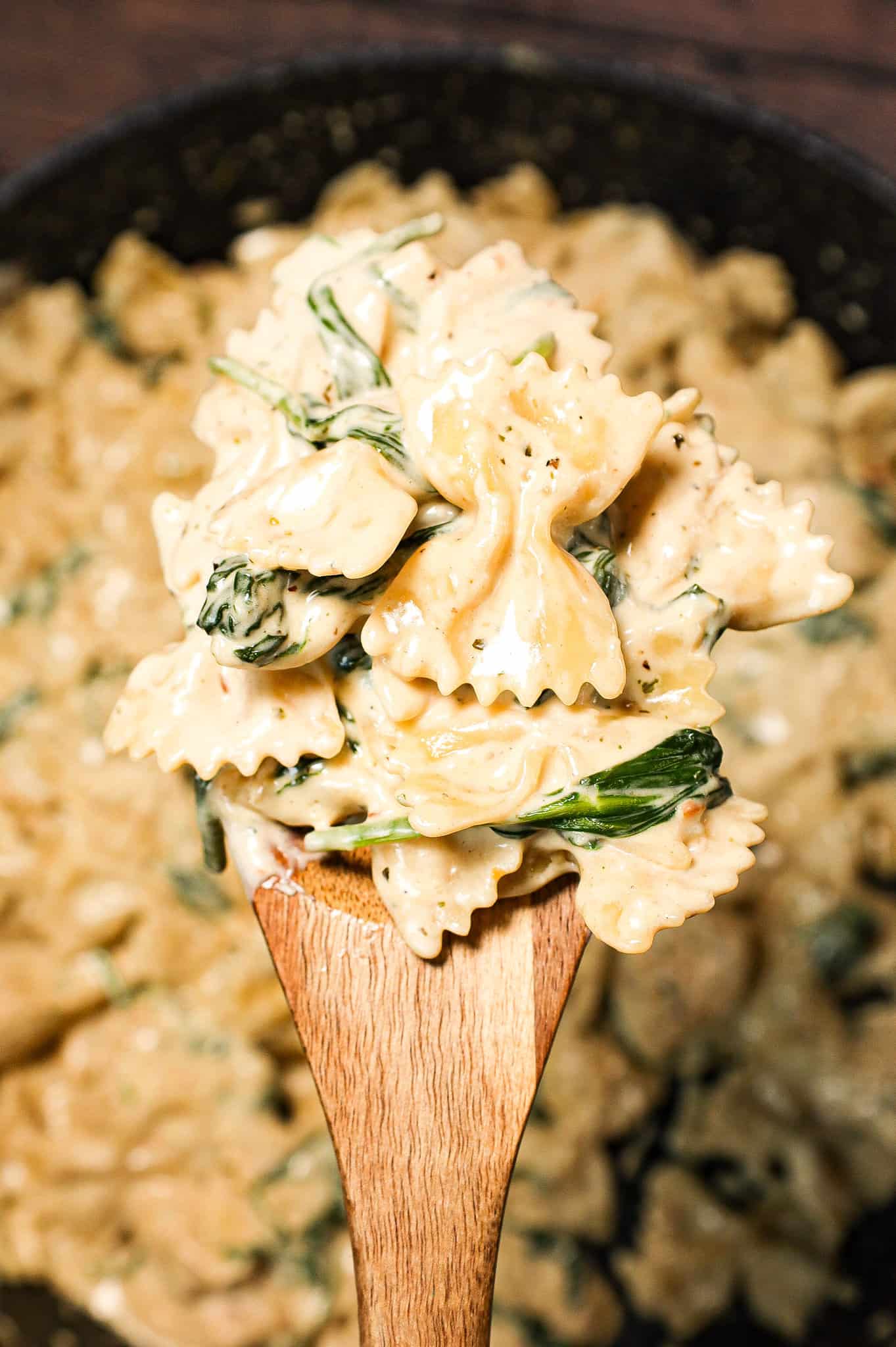 Chicken Spinach Alfredo is a creamy garlic parmesan pasta loaded with spinach and chicken breast chunks.