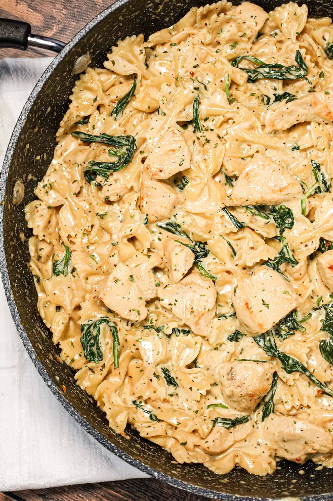 Chicken Spinach Alfredo is a creamy garlic parmesan pasta loaded with spinach and chicken breast chunks.