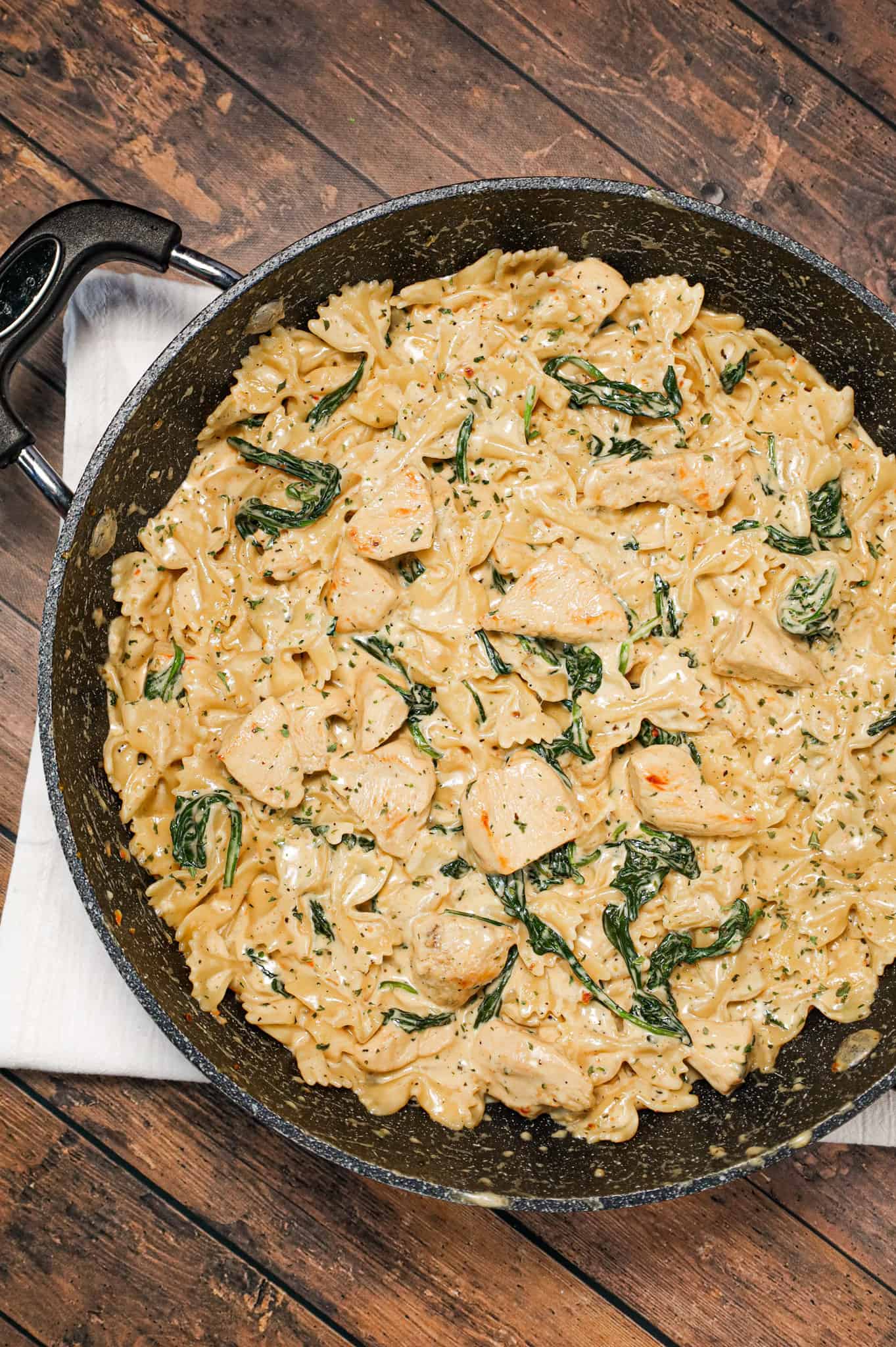 Chicken Spinach Alfredo is a creamy garlic parmesan pasta loaded with spinach and chicken breast chunks.