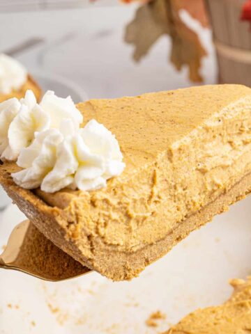No Bake Pumpkin Pie is an easy fall dessert recipe with a ginger snap cookie crust and a creamy filling made with instant vanilla pudding mix, whipping cream and pumpkin puree.