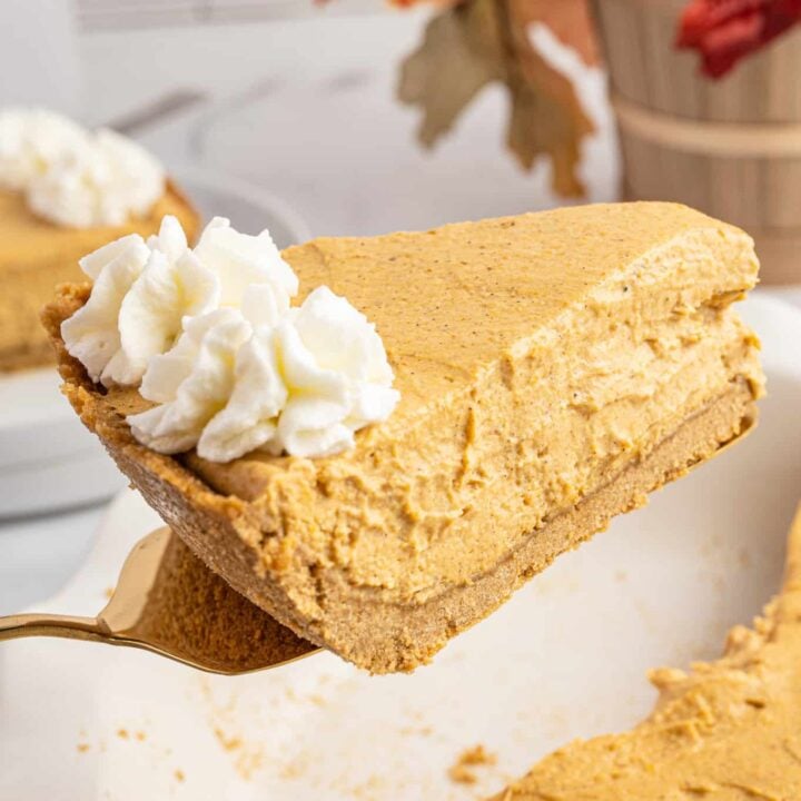 No Bake Pumpkin Pie is an easy fall dessert recipe with a ginger snap cookie crust and a creamy filling made with instant vanilla pudding mix, whipping cream and pumpkin puree.