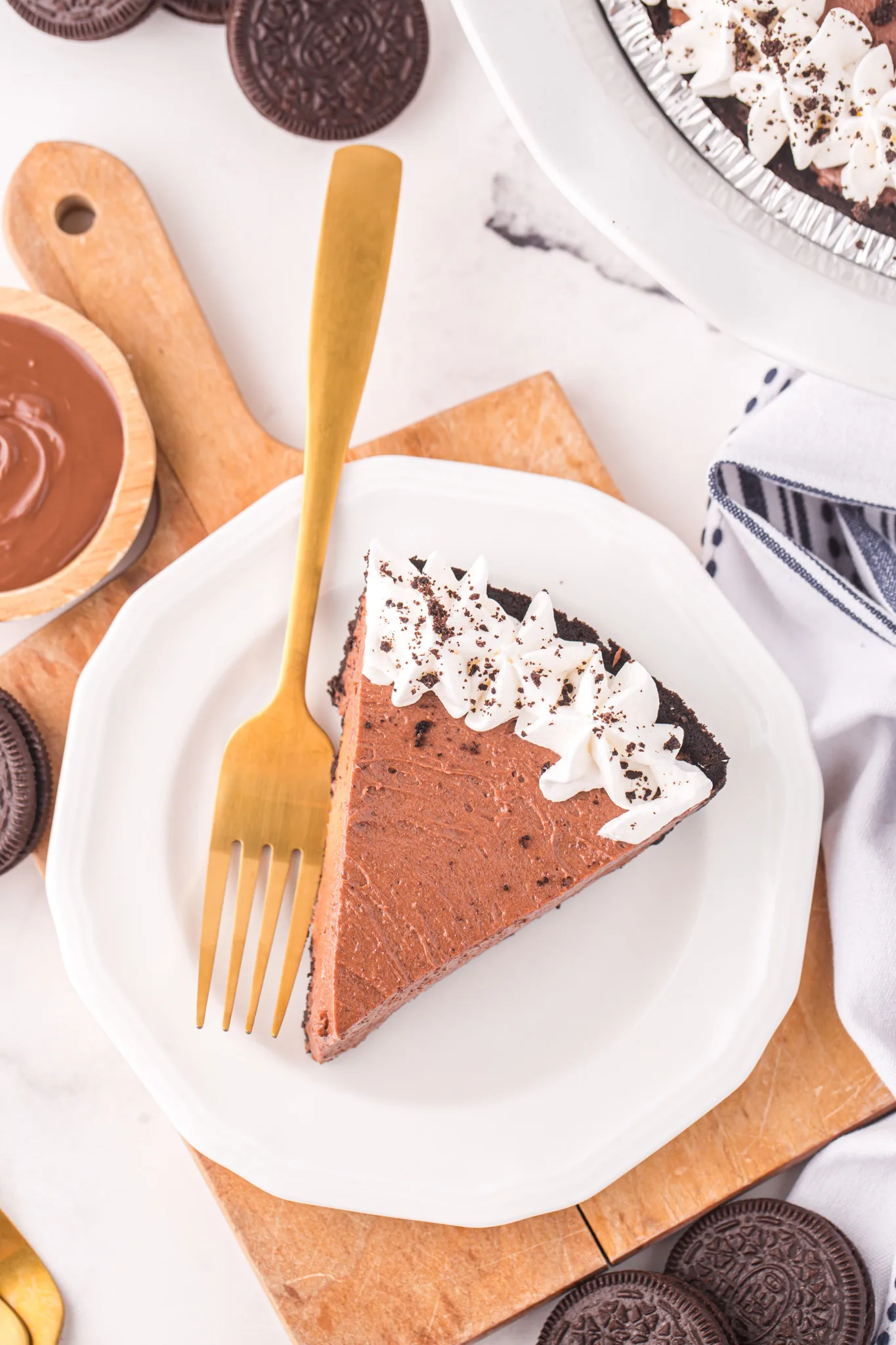 Nutella Pie is an easy no bake dessert recipe made with chocolate hazelnut spread, cream cheese, heavy cream and instant chocolate pudding mix all in a store bought Oreo crust.