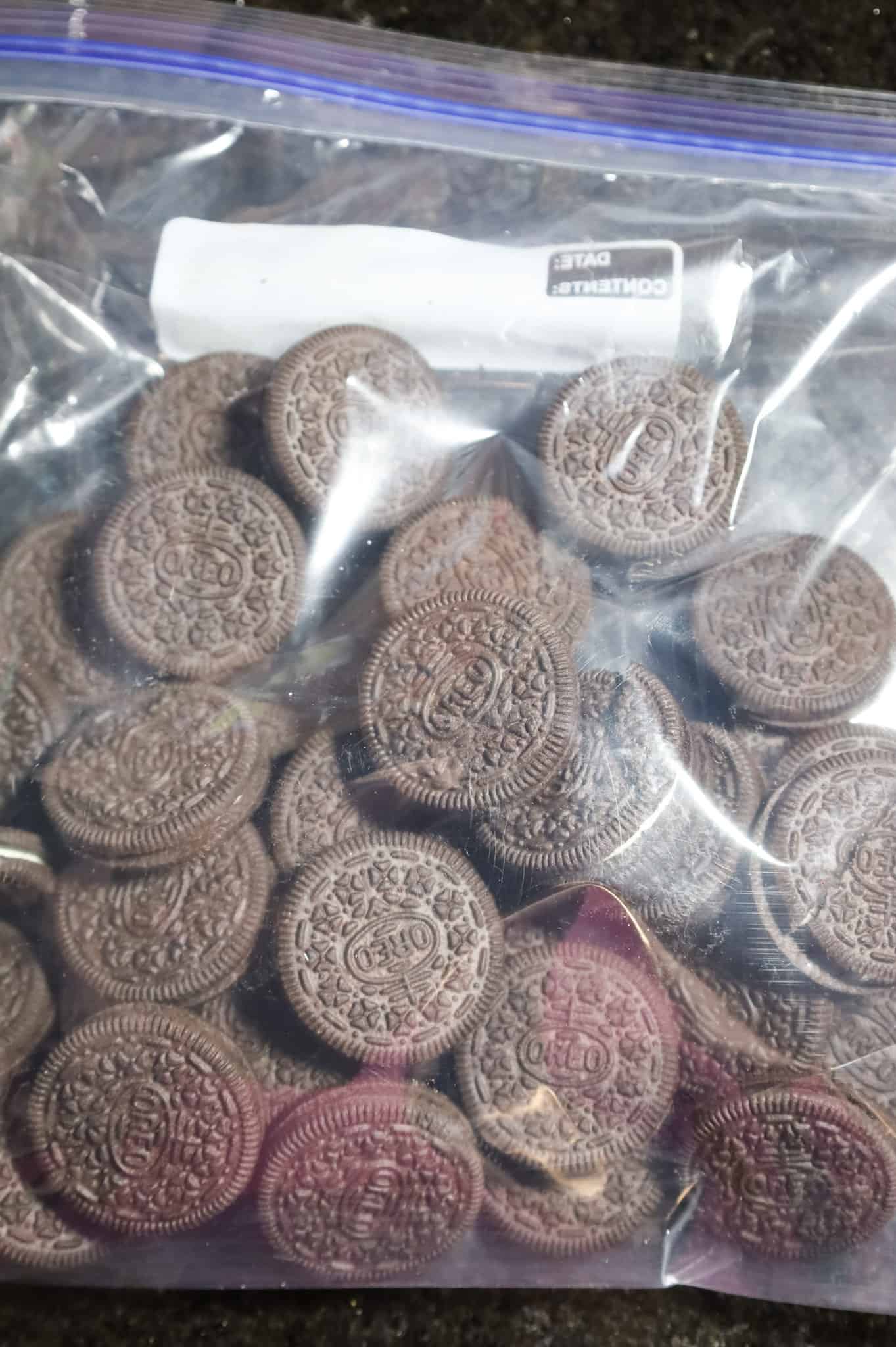 Oreo cookies in a large Ziploc bag