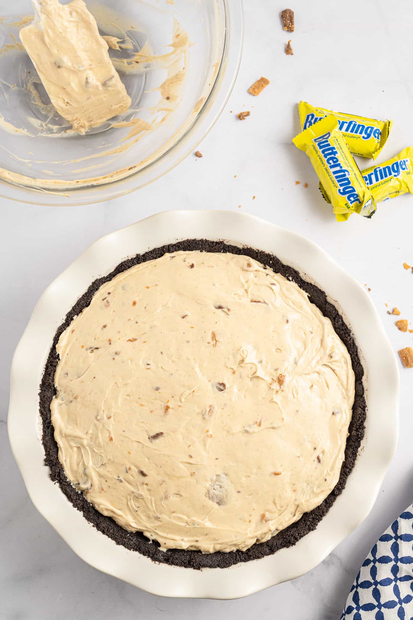peanut butter cream cheese filling mixture in an Oreo pie crust