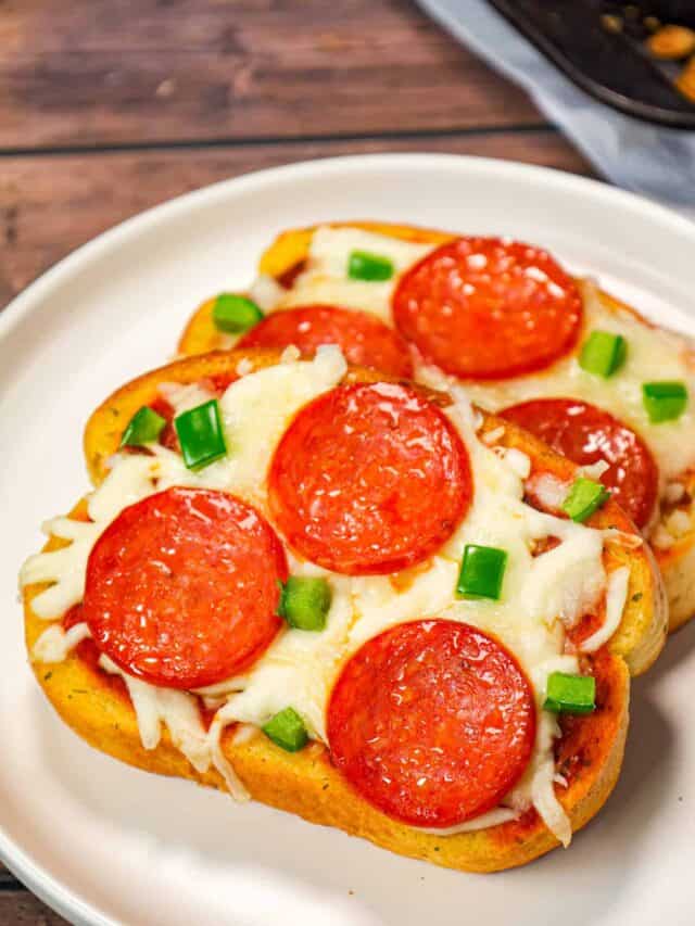 How to Make Texas Toast Pizza