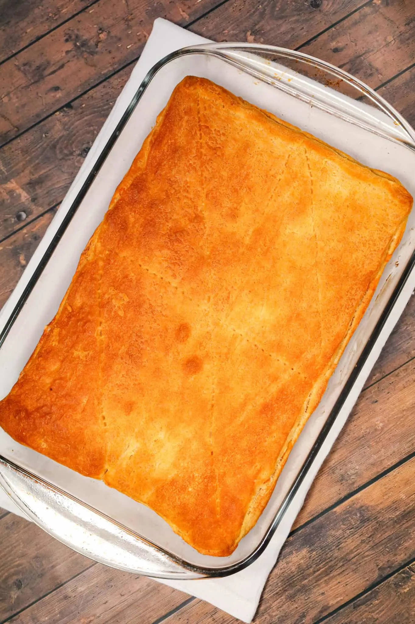 Sausage Cream Cheese Casserole is a delicious breakfast casserole loaded with pork sausage meat, cream cheese, maple syrup, cheddar cheese and green onions all baked between two layers of Pillsbury crescent rolls.