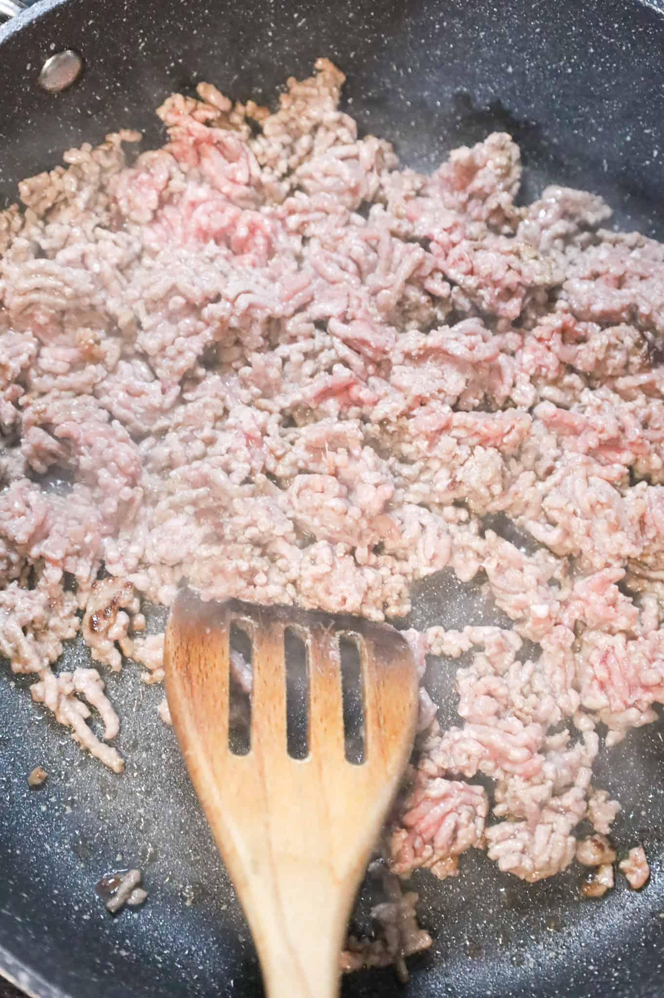 lean ground beef cooking a skillet