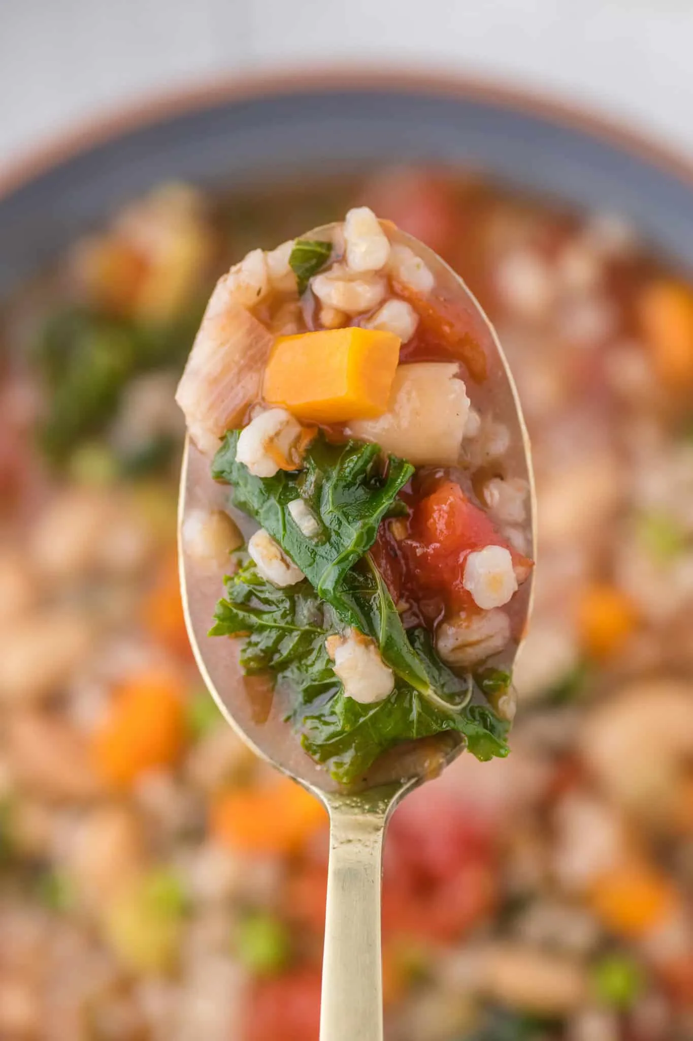 Vegetable Barley Soup is a hearty soup loaded with beans, diced tomatoes, peas, carrots, kale and pearled barley.