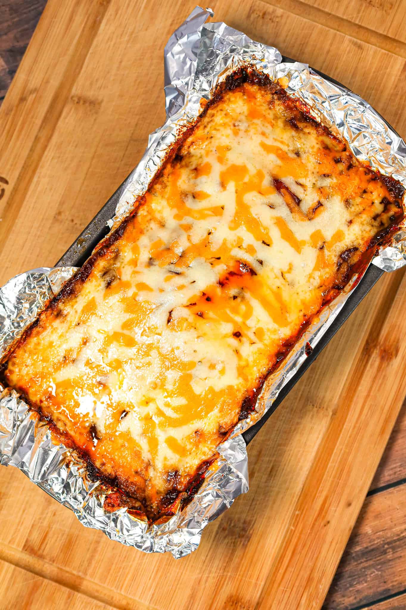 BBQ Meatloaf is a hearty ground beef dinner recipe loaded with crushed BBQ flavoured potato chips, BBQ sauce and shredded cheddar cheese.