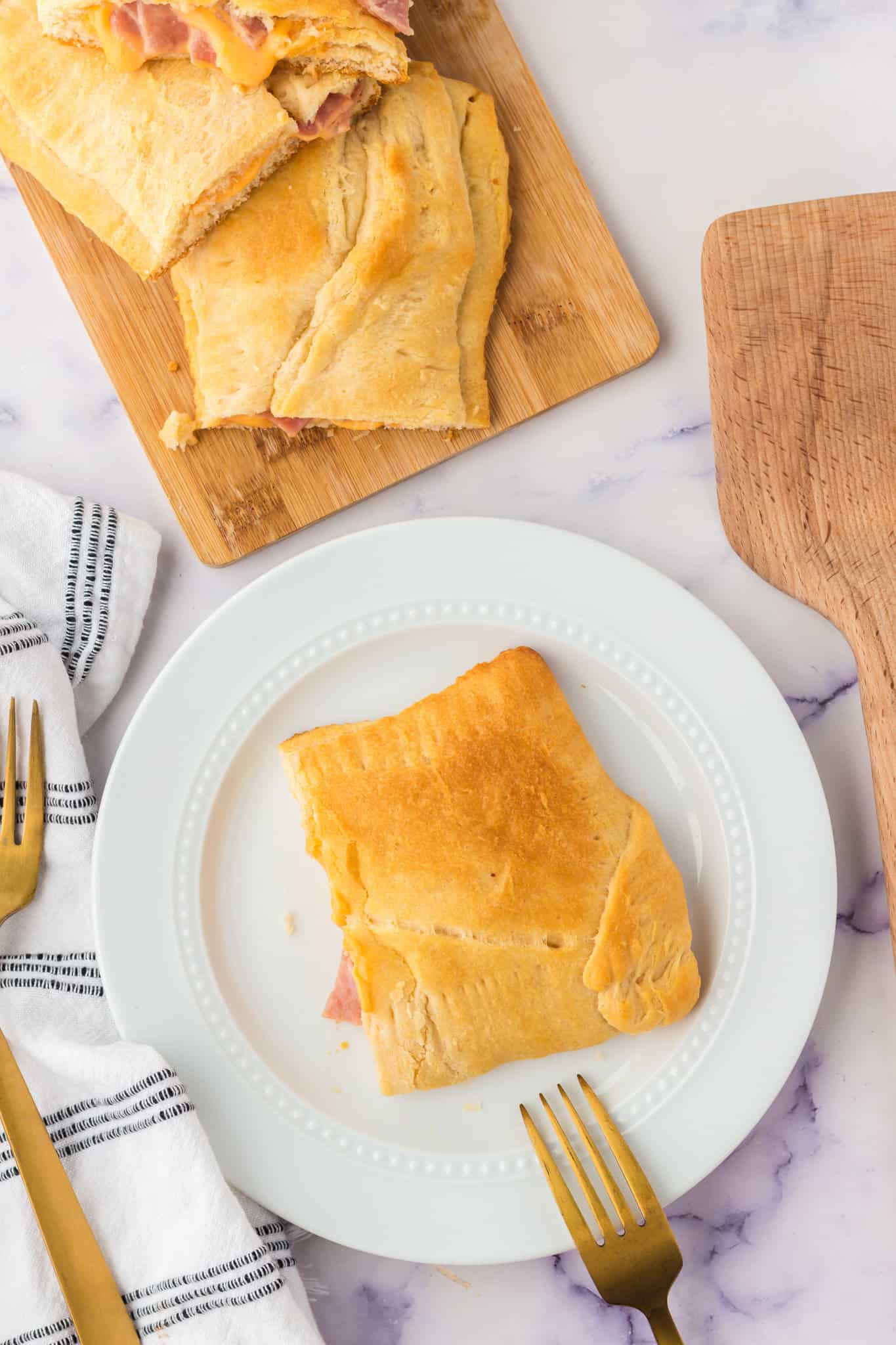 Ham and Cheese Hot Pockets are a kid friendly lunch or dinner recipe using Pillsbury crescent rolls, American cheese slices and chopped ham slices.