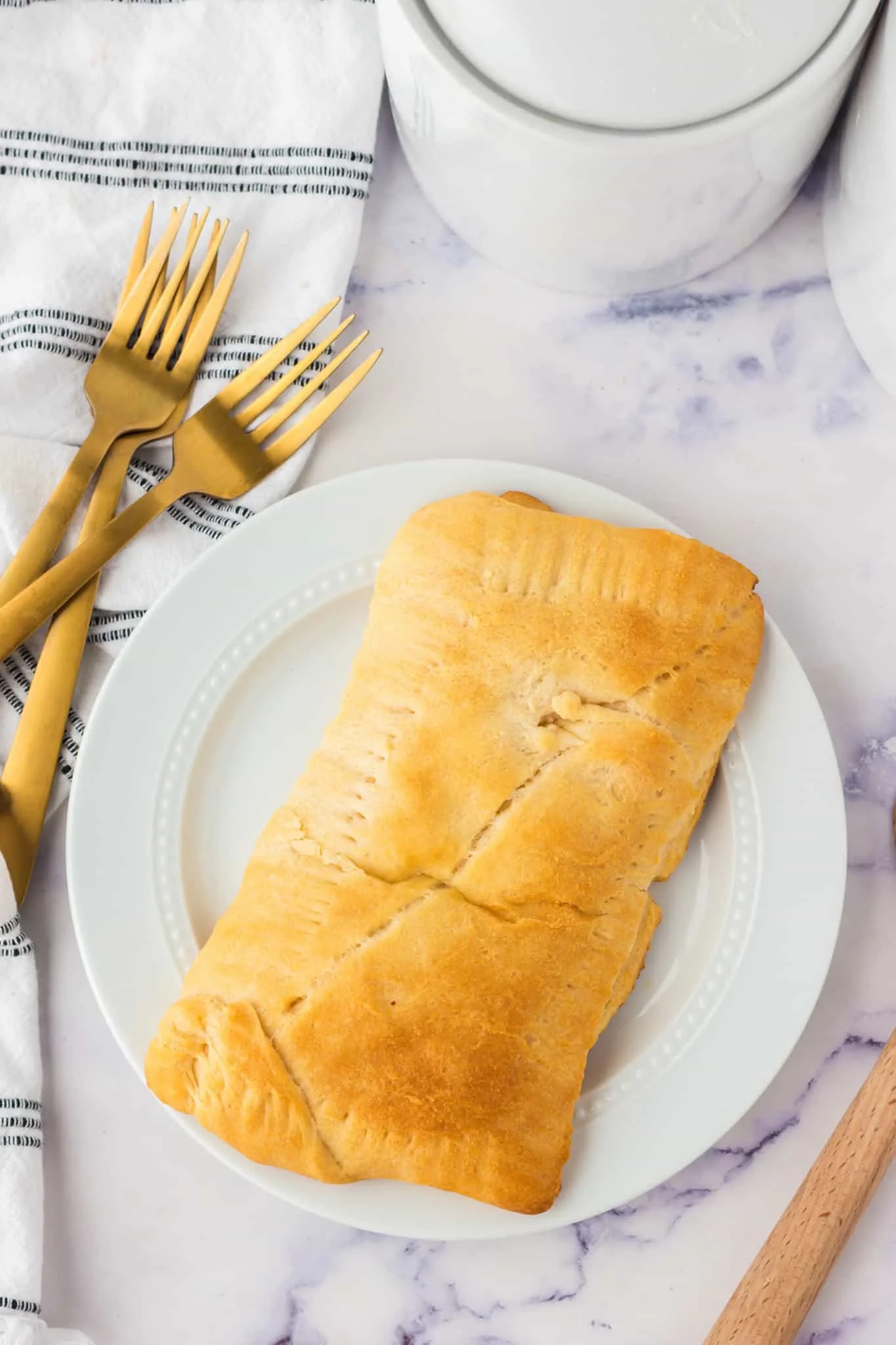 Ham and Cheese Hot Pockets are a kid friendly lunch or dinner recipe using Pillsbury crescent rolls, American cheese slices and chopped ham slices.