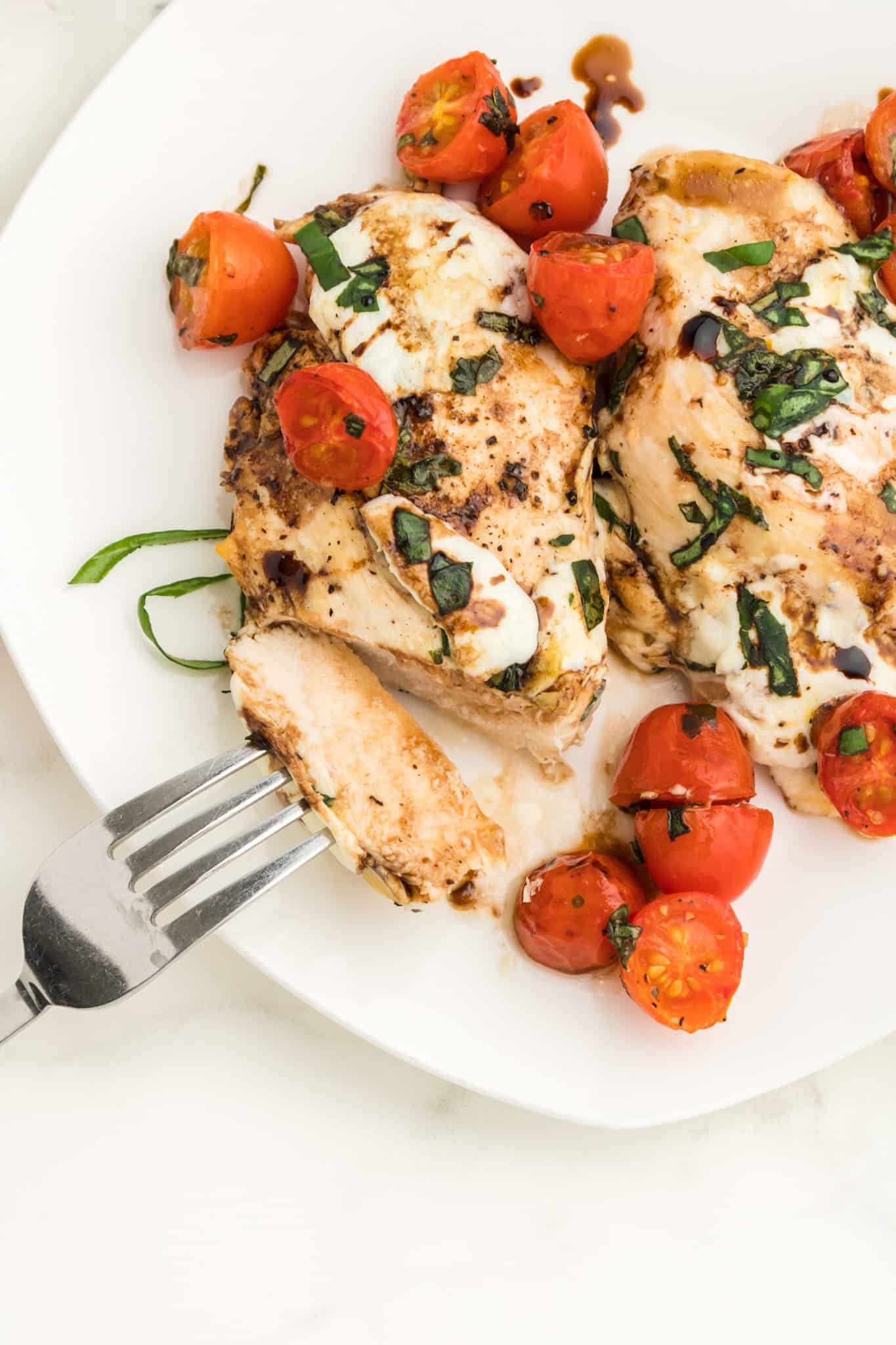 Caprese Chicken is a delicious chicken dish loaded with cherry tomatoes, fresh mozzarella, basil and balsamic vinaigrette.