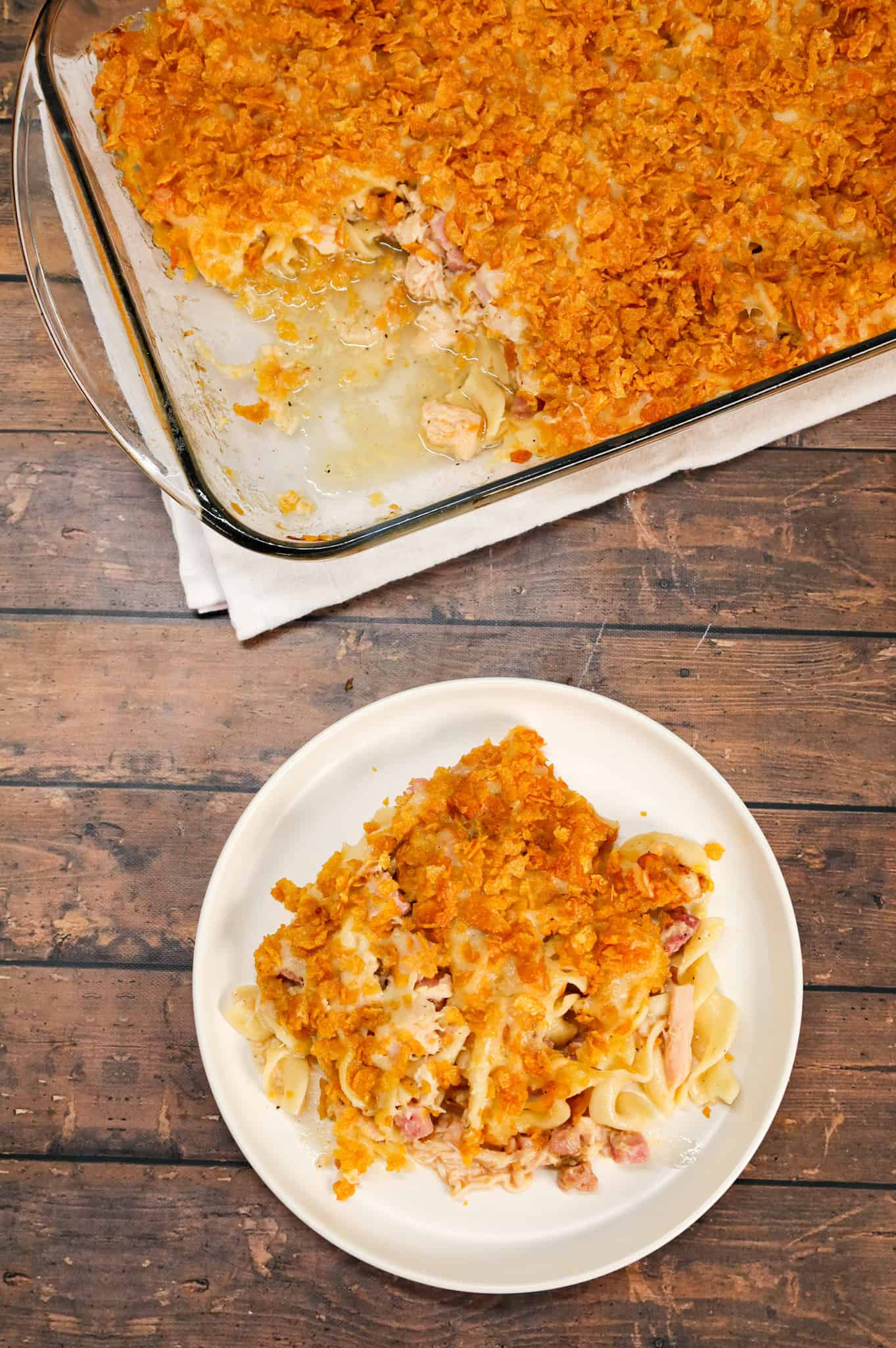 Chicken Cordon Bleu Casserole is an easy casserole recipe loaded with egg noodles, chopped  ham, shredded chicken, cream of chicken soup and topped with Swiss cheese and crumbled cornflakes.