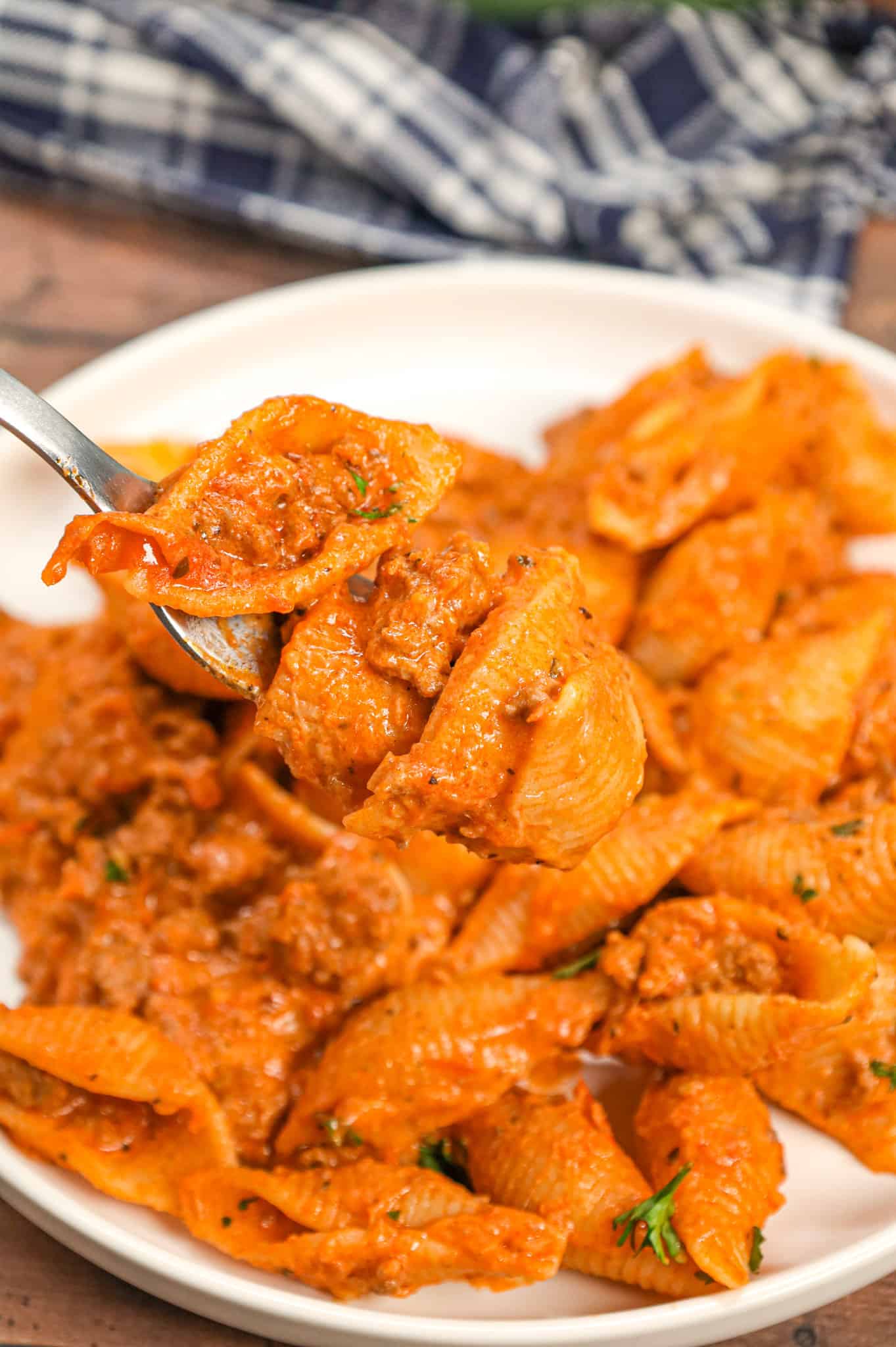 Creamy Beef and Shells is an easy ground beef pasta recipe with a creamy tomato sauce made with marinara, sour cream, heavy cream and shredded cheddar cheese.