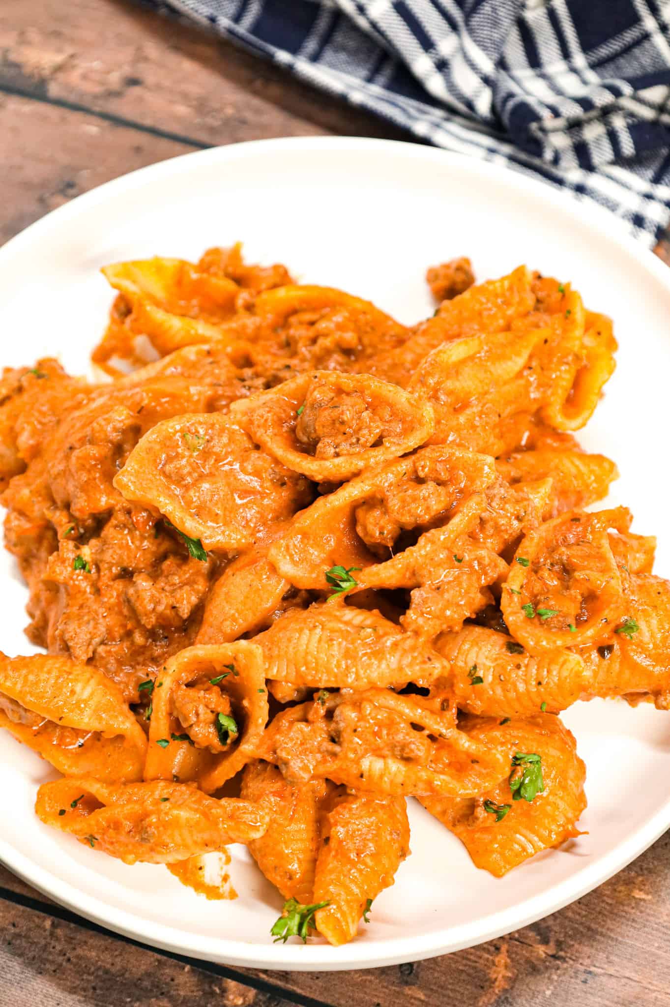 Creamy Beef and Shells is an easy ground beef pasta recipe with a creamy tomato sauce made with marinara, sour cream, heavy cream and shredded cheddar cheese.