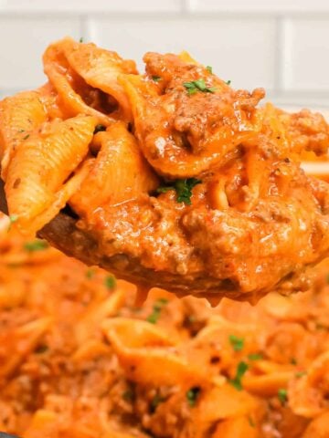 Creamy Beef and Shells is an easy ground beef pasta recipe with a creamy tomato sauce made with marinara, sour cream, heavy cream and shredded cheddar cheese.