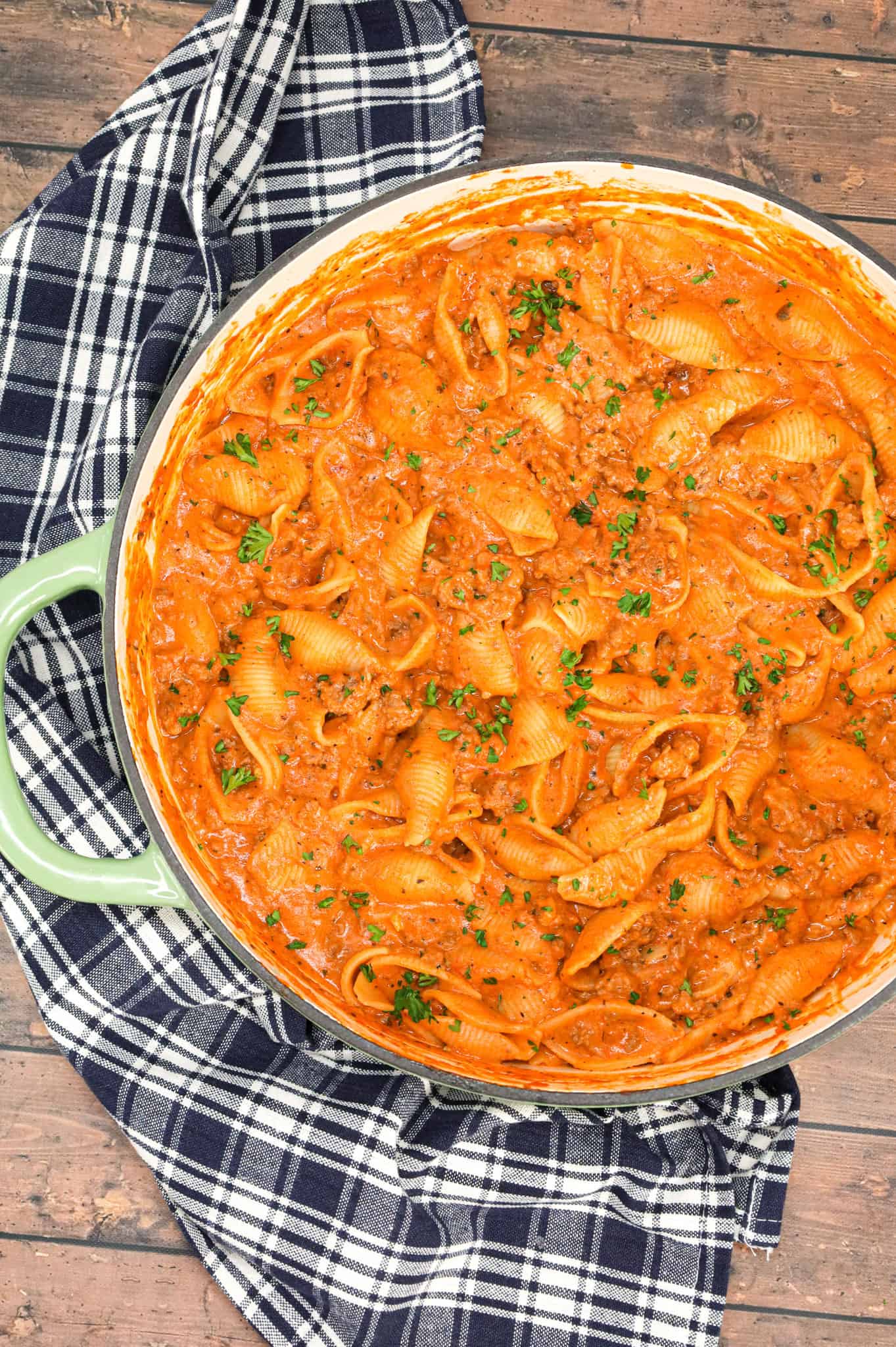 Creamy Beef and Shells is an easy ground beef pasta recipe with a creamy tomato sauce made with marinara, sour cream, heavy cream and shredded cheddar cheese.
