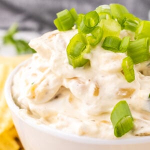 French Onion Dip is a creamy mayo and sour cream based dip loaded with caramelized onions and seasoned with garlic, salt and pepper.