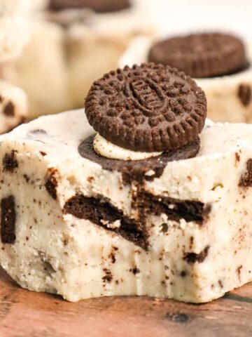 Oreo Fudge is an easy microwave fudge recipe using vanilla frosting, white chocolate chips and mini Oreo cookies.