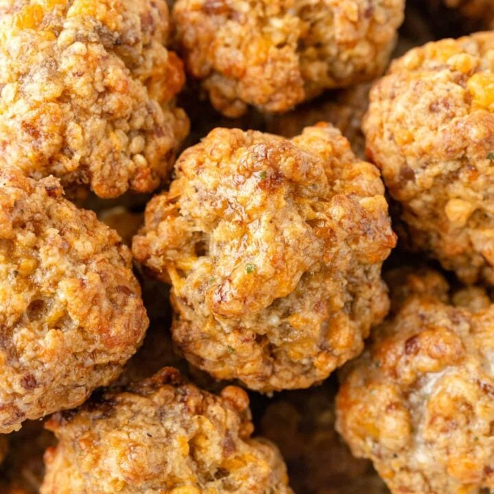 Cheddar Bay Sausage Balls are delicious bite sized balls made with sausage meat, shredded cheddar cheese and Red Lobster Cheddar Bay Biscuit mix.