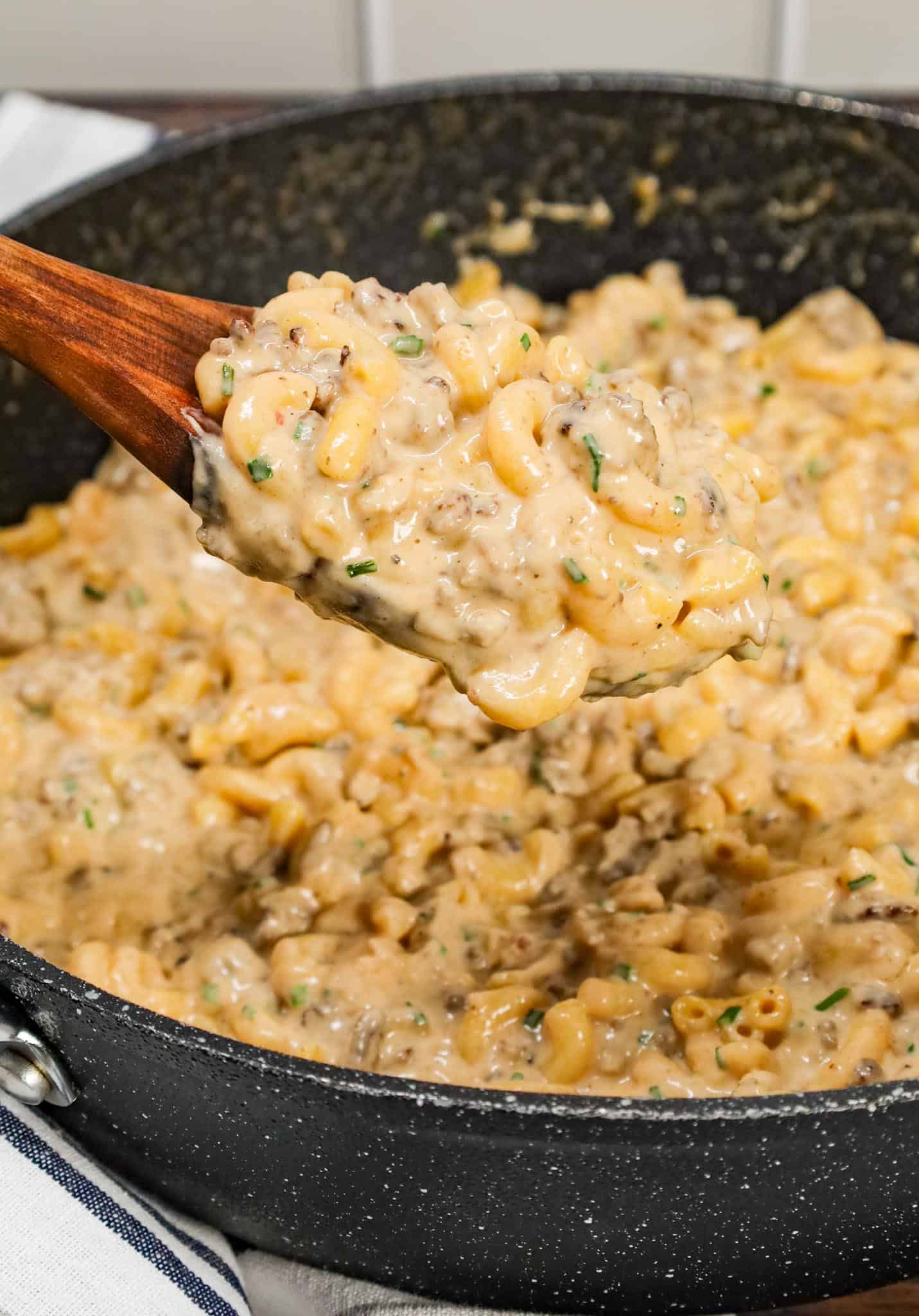 Hamburger Mac and Cheese is a creamy ground beef macaroni dish loaded with heavy cream, cheddar soup and shredded cheddar and mozzarella cheese.