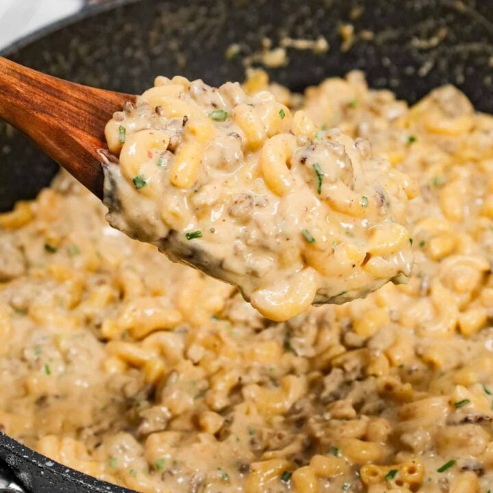 Hamburger Mac and Cheese is a creamy ground beef macaroni dish loaded with heavy cream, cheddar soup and shredded cheddar and mozzarella cheese.