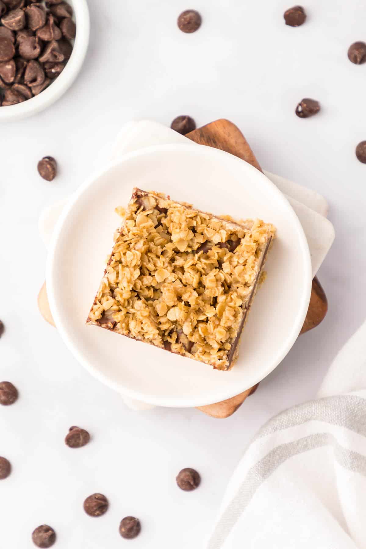 No Bake Chocolate Oat Bars are an easy 7 ingredient dessert recipe with layers of oats and a chocolate peanut butter center.